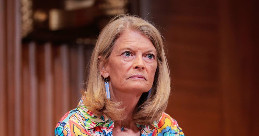 Lisa Murkowski leaves the Republican Party in 2026?